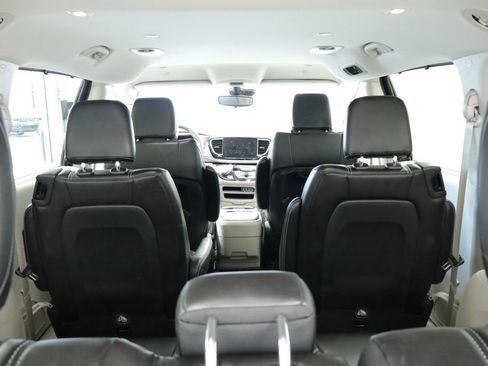 Certified 2023 Chrysler Pacifica Touring-L FWD image 21