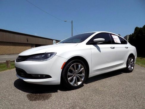 Used 2015 Chrysler 200 S w/ Navigation & Sound Group I image 3