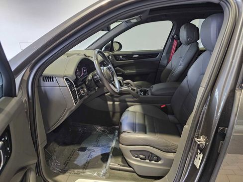 Used 2023 Porsche Cayenne image 5