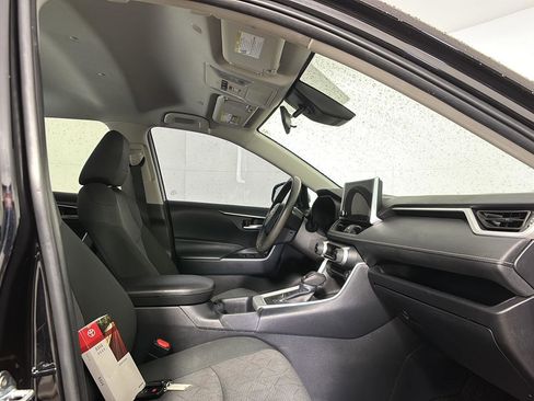 Used 2025 Toyota RAV4 XLE image 23