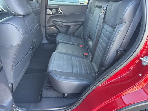 New 2026 Mitsubishi Outlander SE image 25