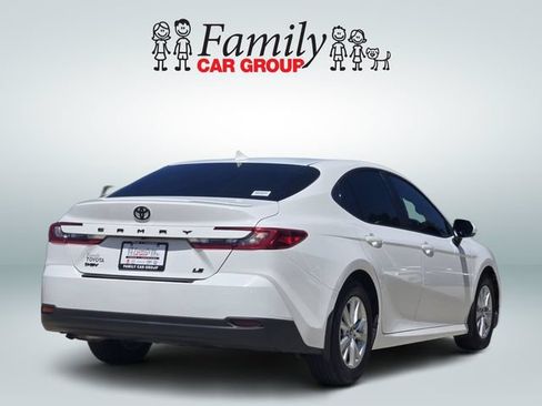 Used 2025 Toyota Camry LE FWD image 4