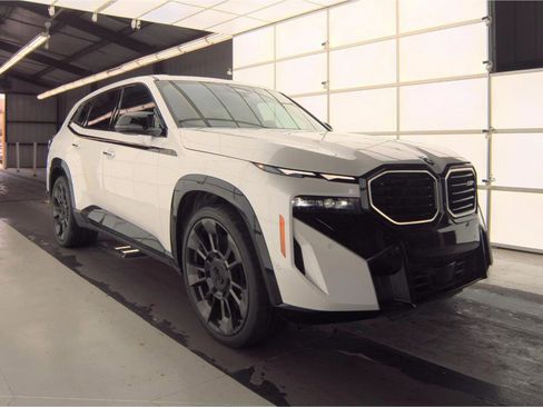 Used 2025 BMW XM Base image 1