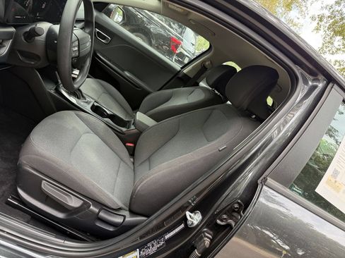 Used 2025 Kia K4 FWD image 24