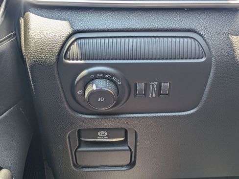 New 2025 Jeep Wagoneer Series III w/ Premium Group I image 17