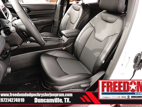 New 2026 Jeep Compass Latitude image 13