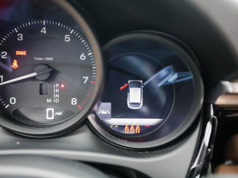 Used 2024 Porsche Macan image 15