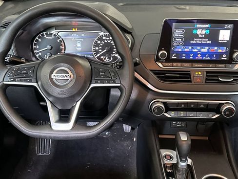 Used 2022 Nissan Altima 2.5 SV AWD/4WD image 14