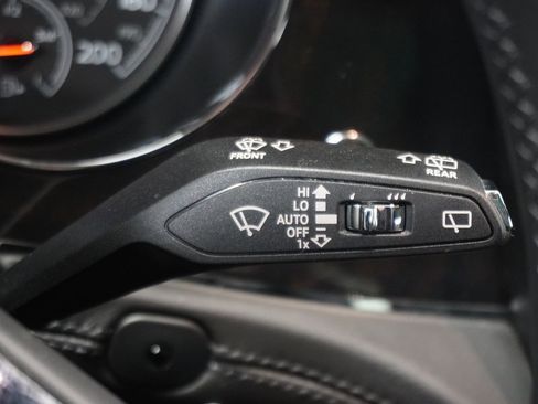 Used 2019 Bentley Bentayga image 20