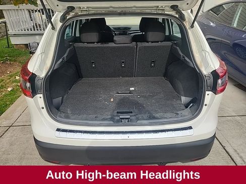 Used 2021 Nissan Rogue Sport SV image 14