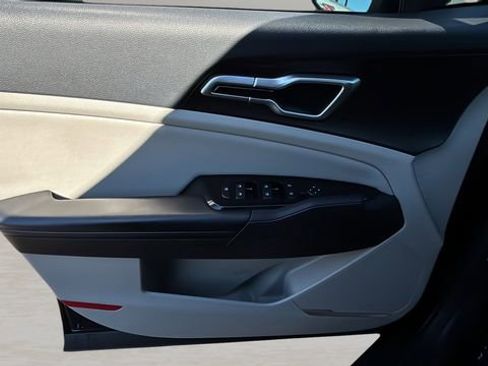 Used 2024 Kia Sportage EX image 17