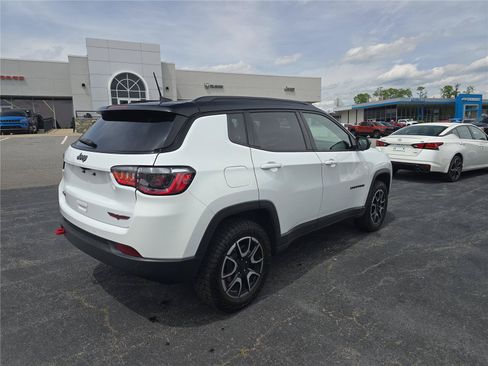 Used 2024 Jeep Compass Trailhawk AWD/4WD image 3