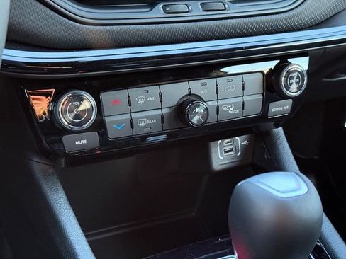 New 2026 Jeep Compass Latitude AWD/4WD image 14