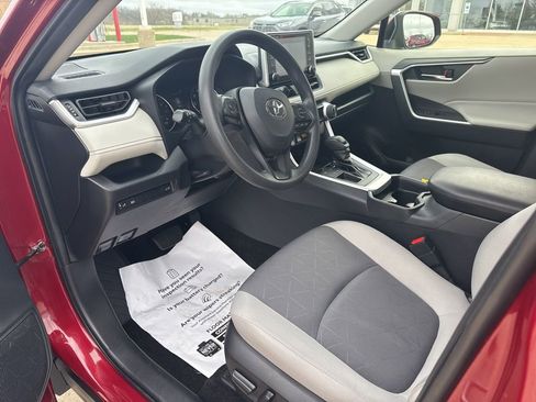 Certified 2019 Toyota RAV4 XLE w/ Convenience Package FWD image 8