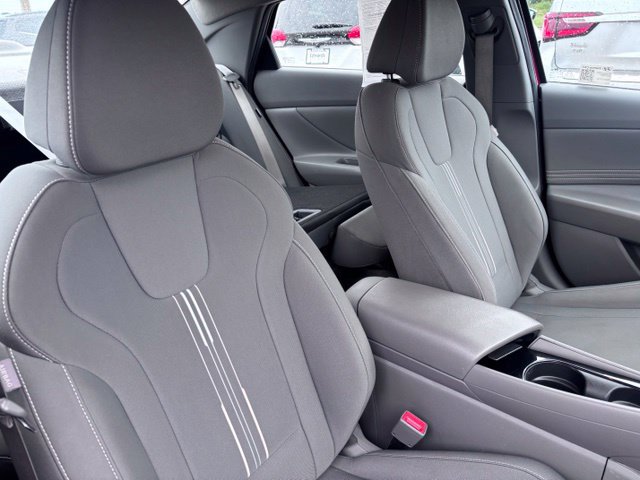 Used 2025 Hyundai Elantra SEL FWD image 55