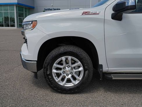 Used 2025 Chevrolet Silverado 1500 LT AWD/4WD image 11