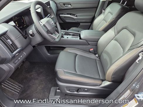 New 2026 Nissan Pathfinder SL image 6