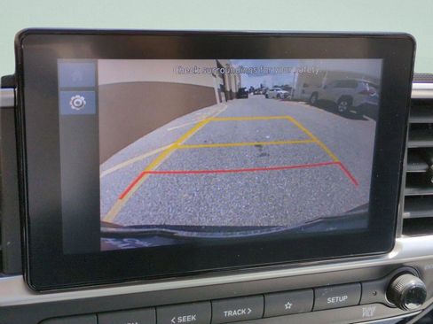 Certified 2024 Hyundai Venue SE FWD image 17