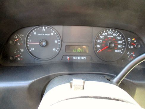 Used 2005 Ford F250 XL AWD/4WD image 13