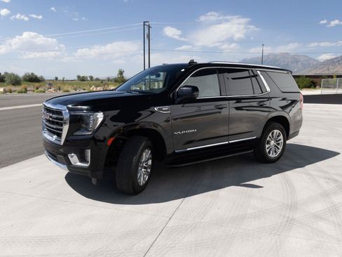 Used 2024 GMC Yukon SLT w/ SLT Luxury Package AWD/4WD image 5