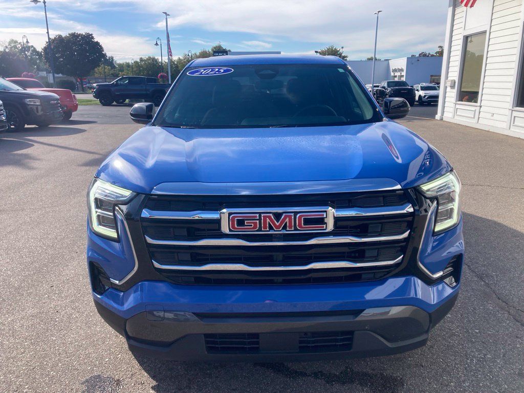 Certified 2025 GMC Terrain Elevation FWD image 2