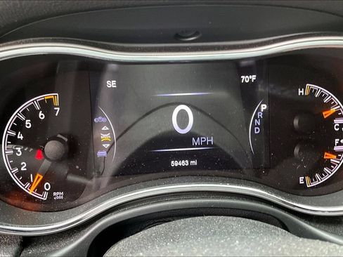 Used 2019 Jeep Grand Cherokee Laredo AWD/4WD image 18