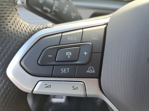 New 2026 Volkswagen Tiguan SE R-Line image 17