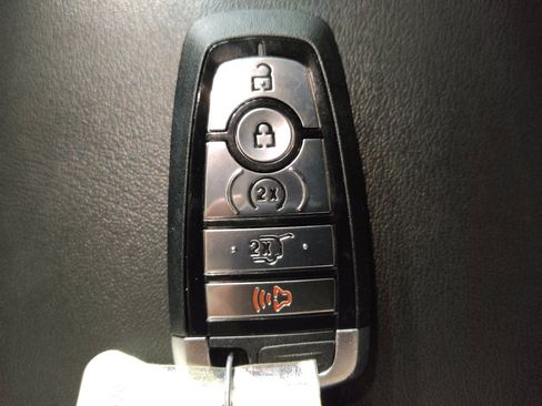 Used 2022 Ford Explorer XLT w/ Equipment Group 202A AWD/4WD image 32