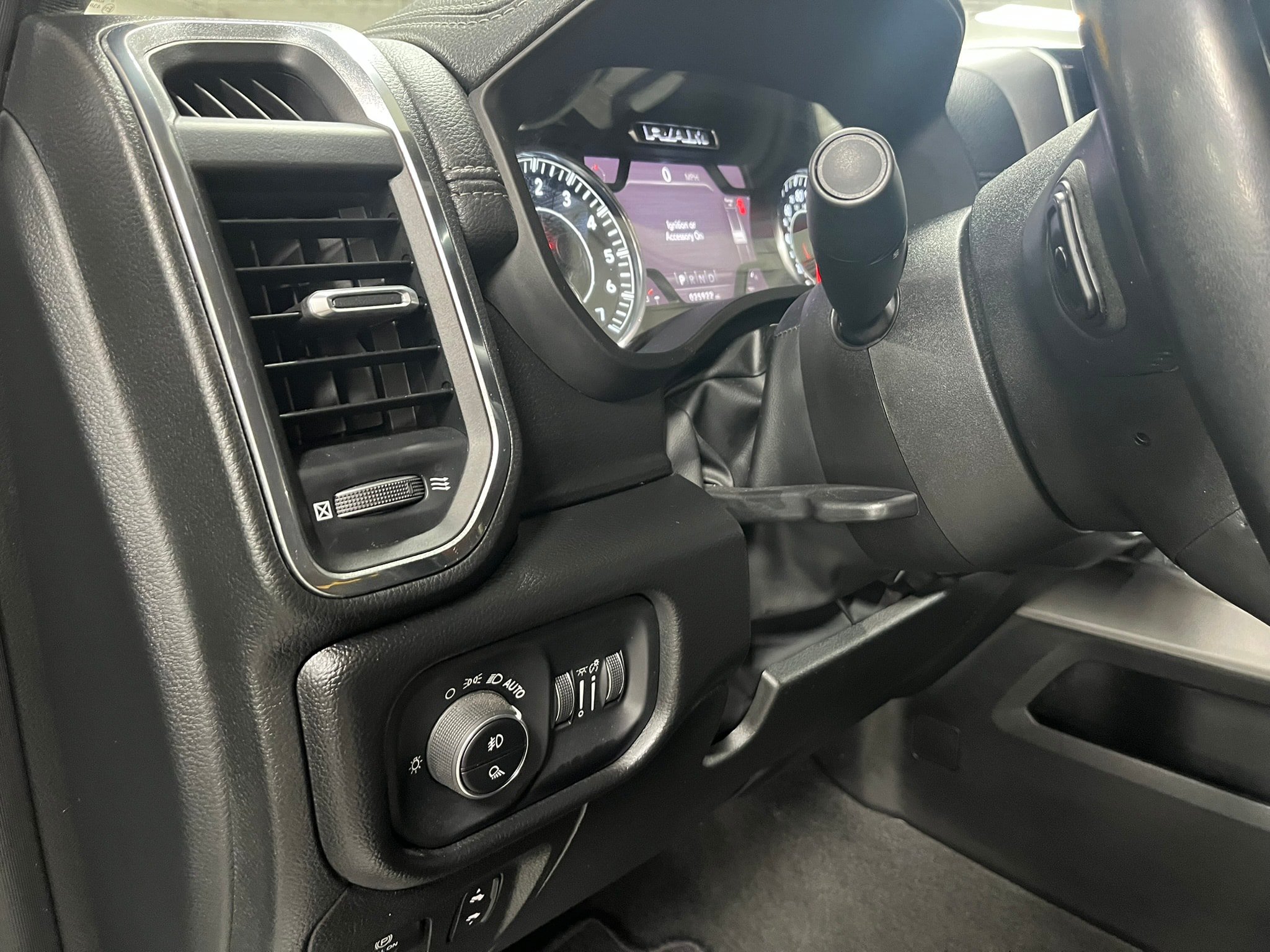 Used 2022 RAM 1500 Laramie w/ Sport Appearance Package AWD/4WD image 17