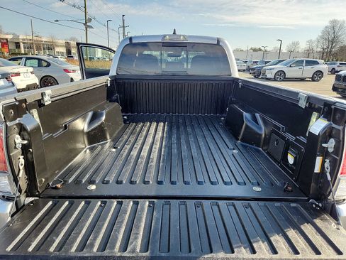 Used 2022 Toyota Tacoma TRD Sport w/ Black Out Package (TMS) image 28