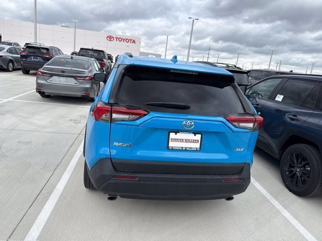 Used 2021 Toyota RAV4 XLE Premium FWD image 7