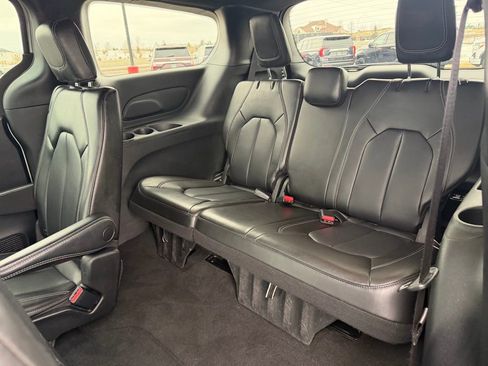 Used 2023 Chrysler Pacifica Touring-L w/ S Appearance Package AWD/4WD image 24