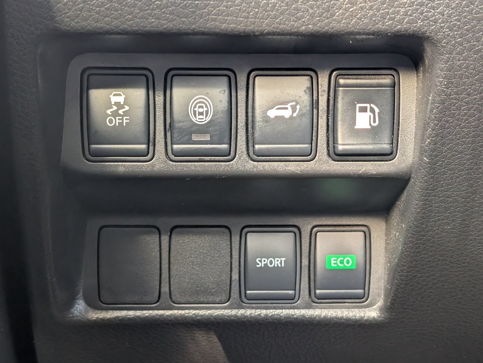 Used 2020 Nissan Rogue SV FWD image 24