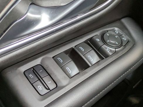 Used 2022 Chevrolet Tahoe Z71 w/ Luxury Package image 26