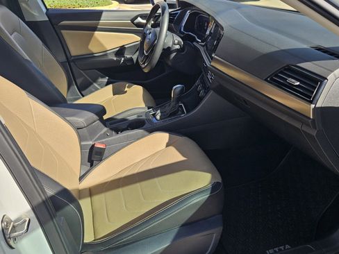 Used 2021 Volkswagen Jetta SEL Premium image 11