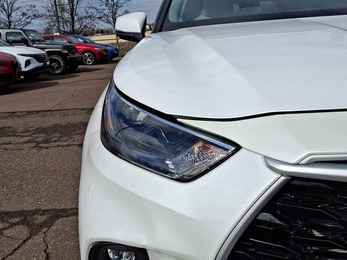 Used 2025 Toyota Highlander XLE image 10
