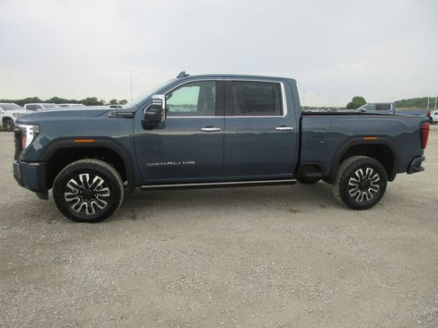 New 2026 GMC Sierra 3500 Denali Ultimate AWD/4WD image 9