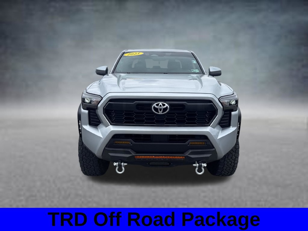 Used 2025 Toyota Tacoma TRD Off-Road AWD/4WD image 3