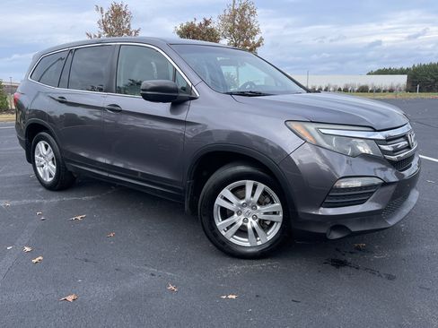 Certified 2018 Honda Pilot LX image 2