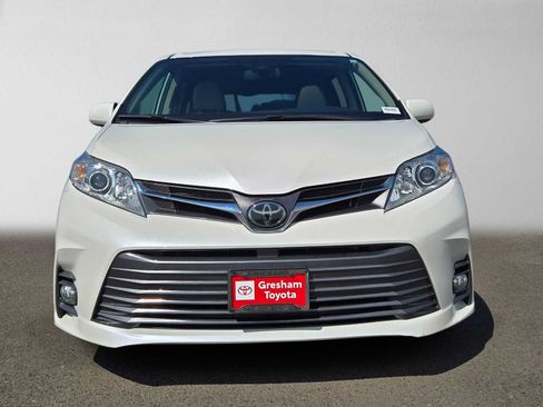 Used 2020 Toyota Sienna XLE w/ XLE Navigation Package AWD/4WD image 10