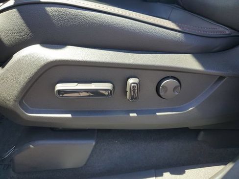 Certified 2025 Honda Pilot Black Edition image 23