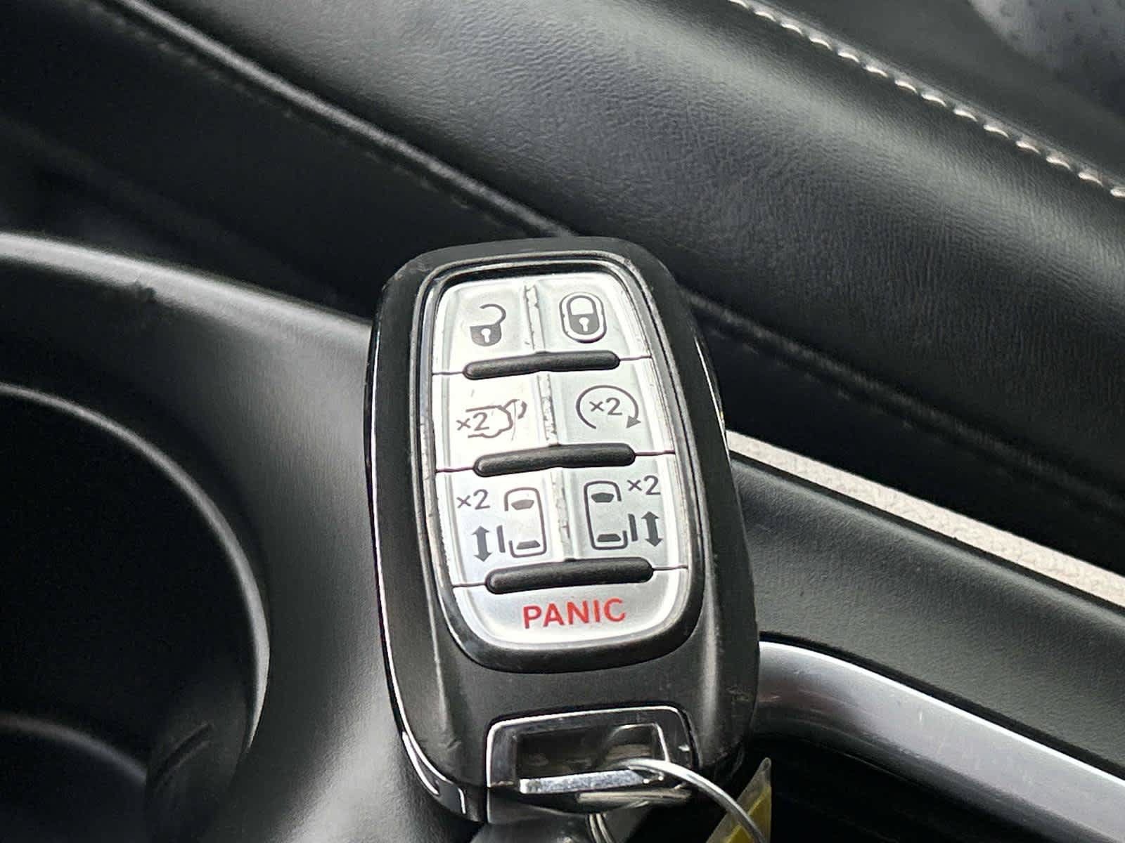 Used 2024 Chrysler Pacifica Touring-L FWD image 38