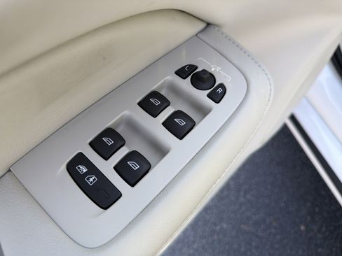 Certified 2024 Volvo S60 B5 Plus w/ Climate Package image 15