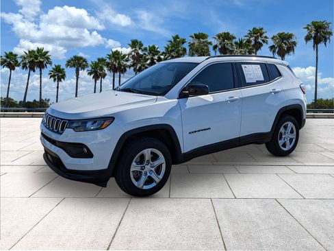 Used 2023 Jeep Compass Latitude image 4