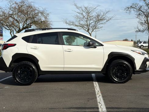 Used 2025 Subaru Crosstrek 2.0i Premium image 3