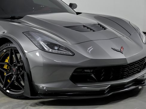 Used 2016 Chevrolet Corvette Z06 w/ 3LZ Preferred Equipment Group RWD image 2