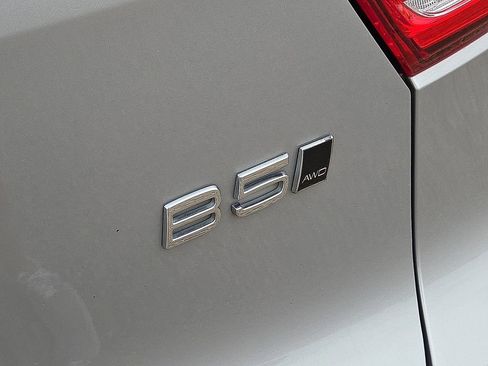 Used 2023 Volvo XC40 B5 Plus AWD/4WD image 13