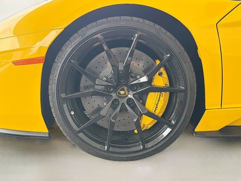Used 2018 Lamborghini Aventador S image 39