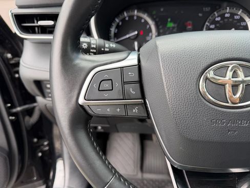 Used 2021 Toyota Highlander XSE AWD/4WD image 17