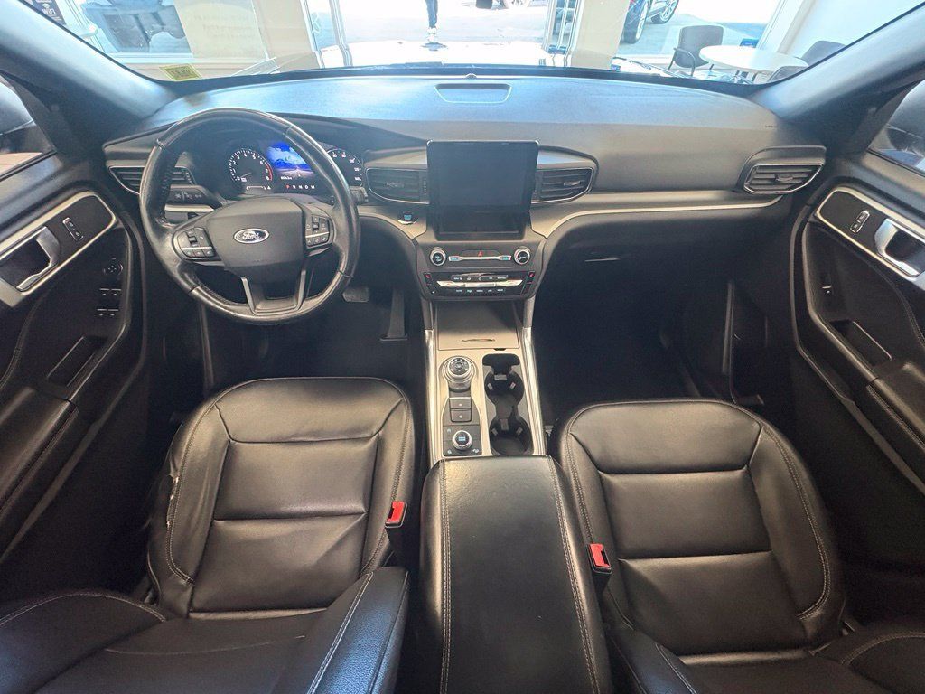 Used 2020 Ford Explorer XLT w/ Equipment Group 202A AWD/4WD image 19
